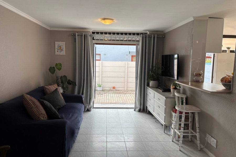 2 Bedroom Property for Sale in Goodwood Estate Western Cape